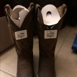 Ladies cowboy boots. Looking to sell quick